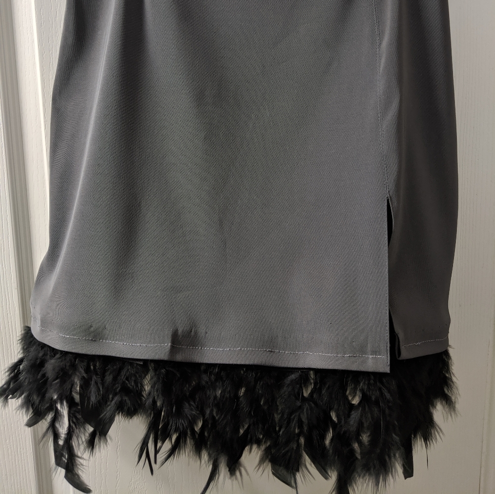 Women's feather trimmed skirt. - Picture 4 of 4